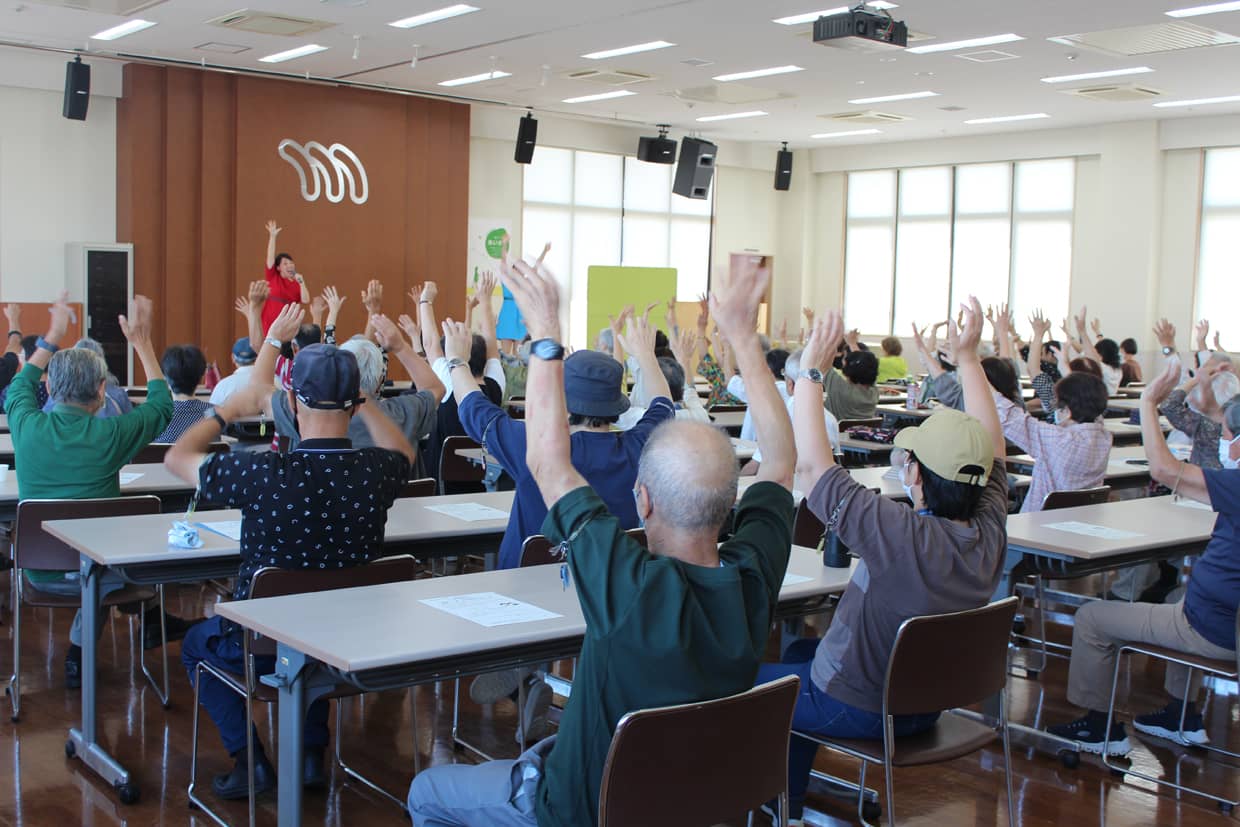 油山病院開催 公民館行事「レディバス歌謡コンサート」の様子2