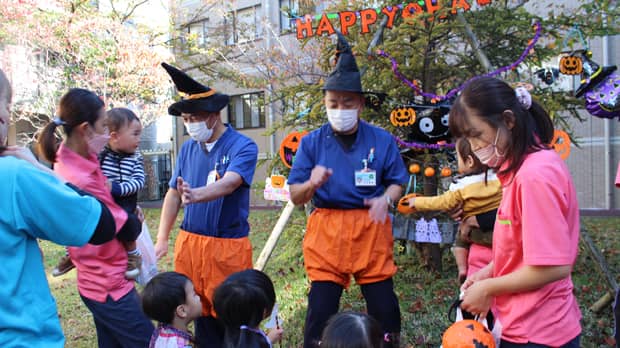 エンゼル保育園でハローウィンの様子1