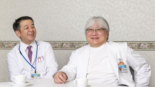 油山病院院長と泯江堂理事長の写真